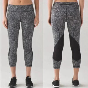 Lululemon Pace Rival Crop 
Power Luxtreme Suited Jacquard Black White 10